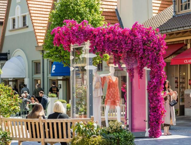 Busuitstap - Shopping Maasmechelen Village © Plazarama