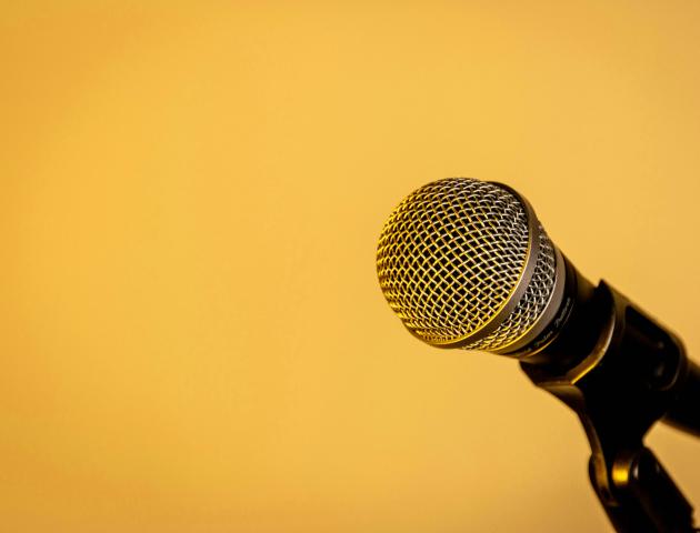 Poëziesalon + open mic. © dlx media - unsplash