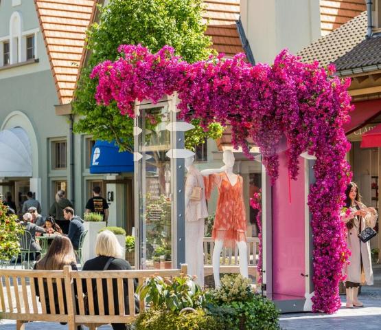 Busuitstap - Shopping Maasmechelen Village © Plazarama